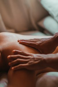 Caroline Angin propose des massages ayurvédiques pour toutes les femmes sur Cholet, Les Herbiers et en cabinet à Mortagne-sur-Sèvre